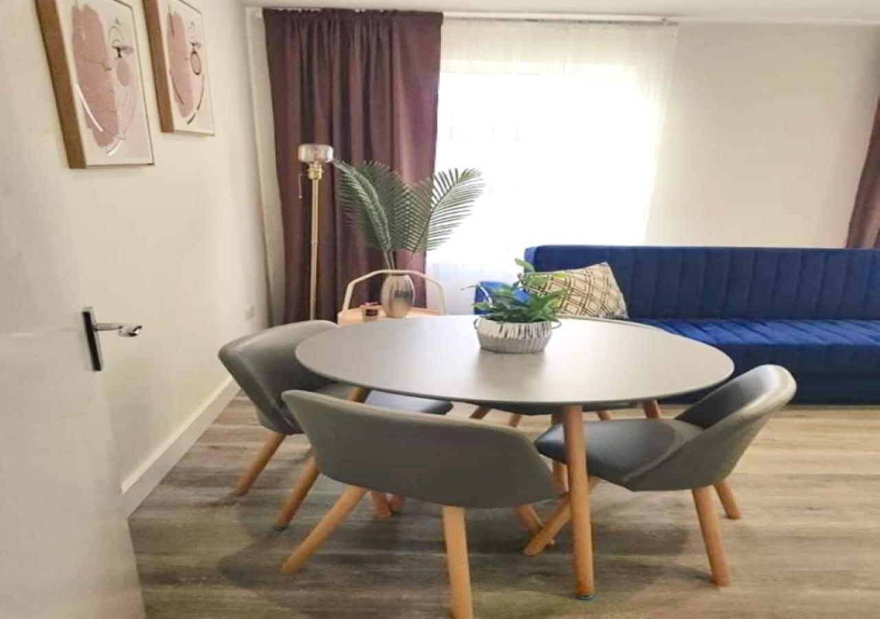 2 Bedroom Serviced Apartment # Лондон Екстер'єр фото